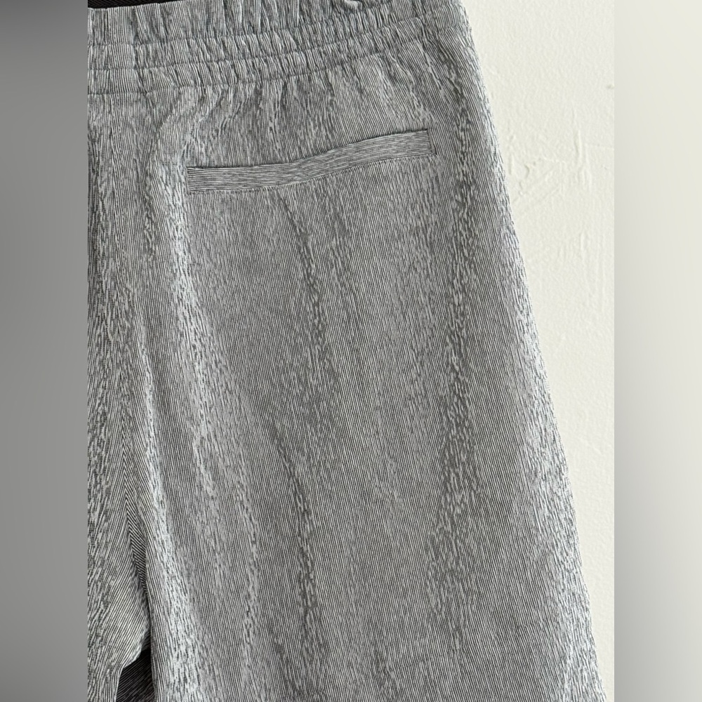 Athleta NWT black + white micro stripe (looks grey) echo high waisted shorts - Picture 13 of 13